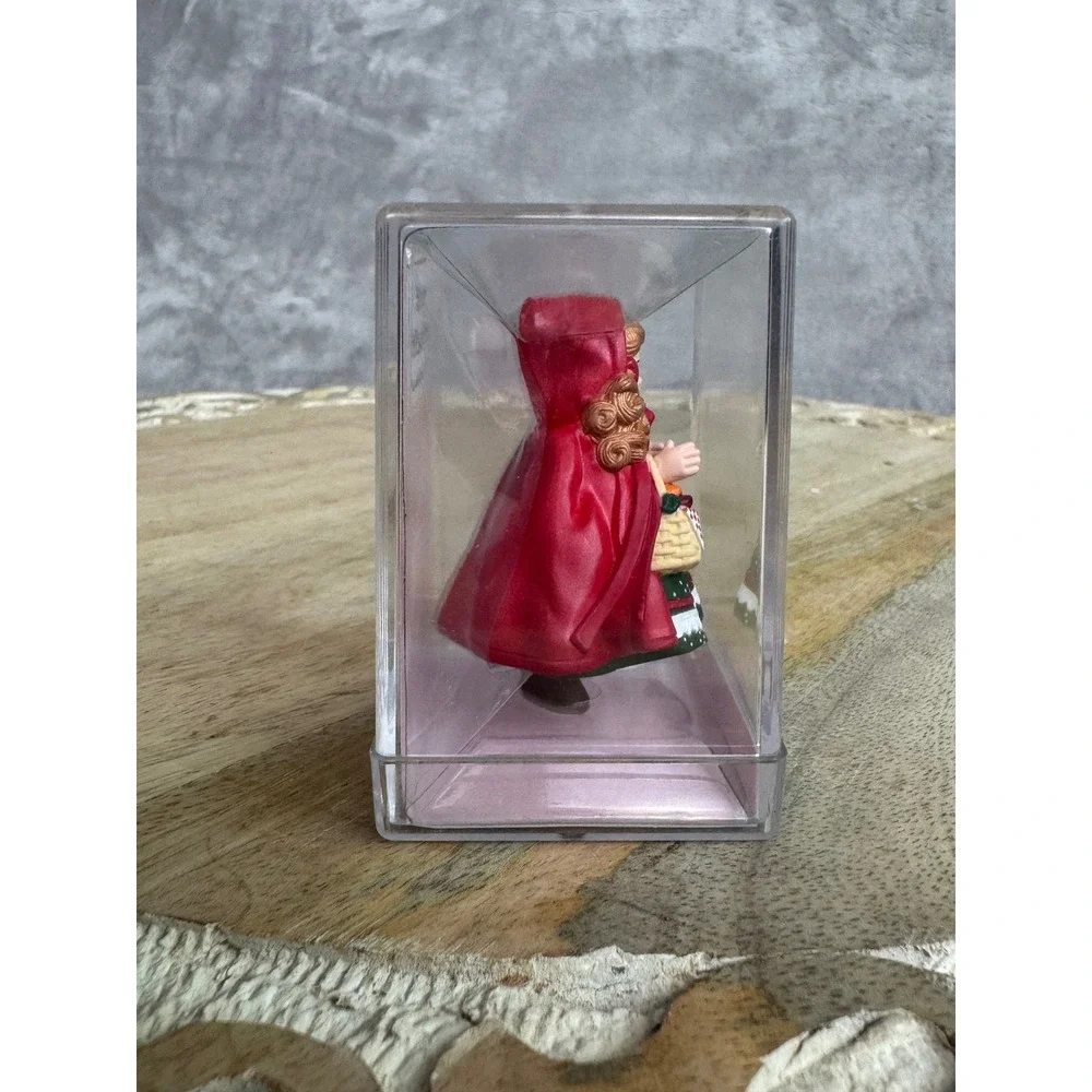 Hallmark Madame Alexander Little Red Riding Hood 2000 Miniature Figurine Case‎